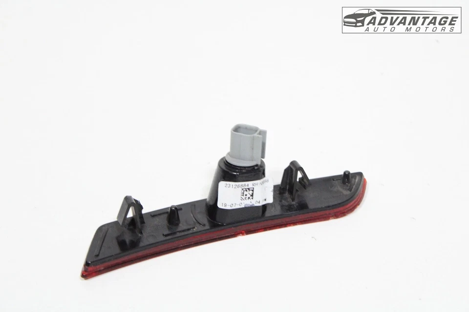 Chevrolet Camaro 2016-2024 parachoques trasero derecho reflector marcador luz lámpara OEM Foto 4 de 4