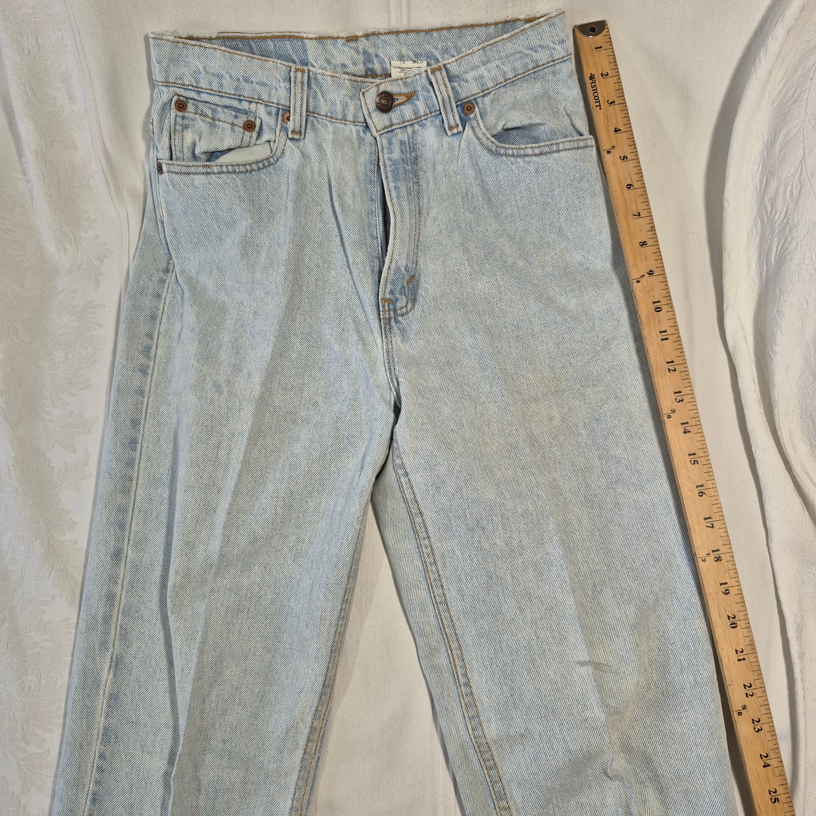 VTG LEVIS 521 JEANS TAPERED FIT and LEG  SIZE 10 28x30 MADE IN USA