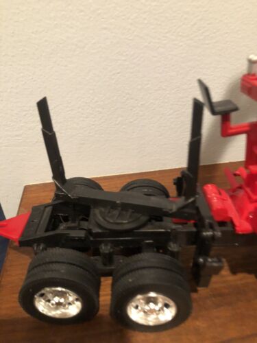 Mack Logging Truck 1/32 Model Diecast And Plastic - Picture 4 of 4