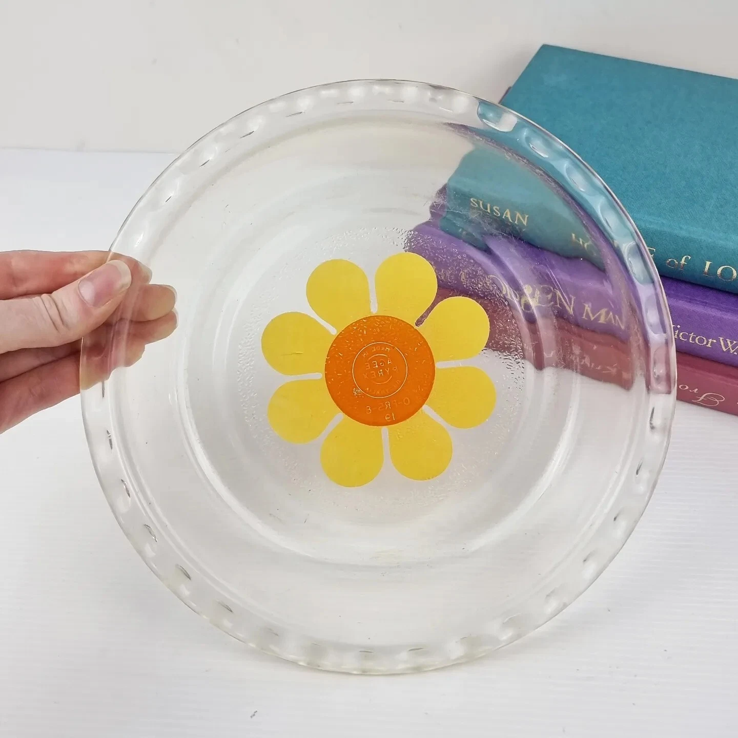 Vintage Retro Pyrex Agee Glass Daisy Flower Pie Dish Plate Scalloped Edges 9"