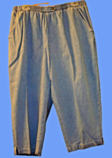 Women  s Capri Pant, Plus Size 20W Color Denim Blue Light Wash