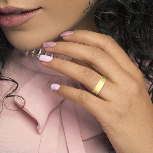 Alianza de boda lisa de oro amarillo de 14K para mujer y hombre, disponible en 5 mm - Imagen 6 de 7