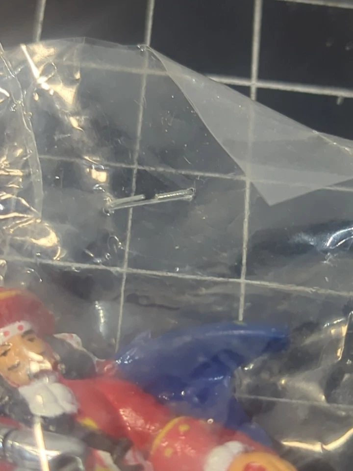 Estatuilla pirata de colección Capitán Morgan famosa pierna en barril pose llavero Foto 3 de 3