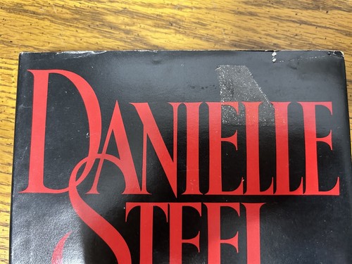 Lot of 3 Hardcover Danielle Steel books: SECRETS, CHANGES & FULL CIRCLE - Picture 3 of 10