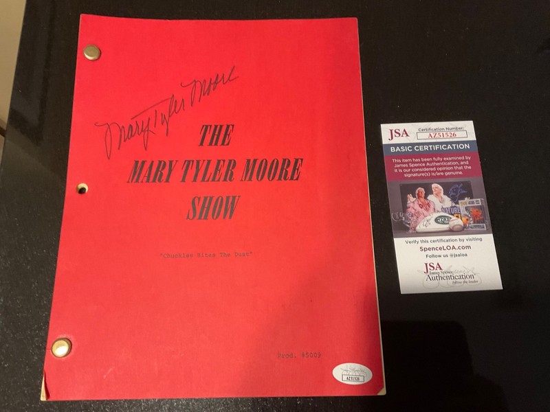 MARY TYLER MOORE *signed* script CHUCKLES BITES THE DUST  JSA Auth