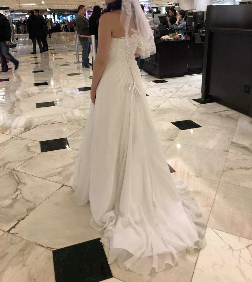 Hermoso vestido de novia talla 4, se puede ajustar más grande/pequeño Foto 3 de 4