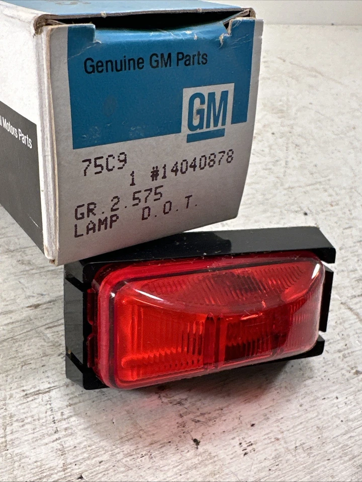 New OEM GM #14040878 Tail Gate Lamp Dully 82-90 Chevy GMC C/K Series Trucks NOS - Image 3 of 4