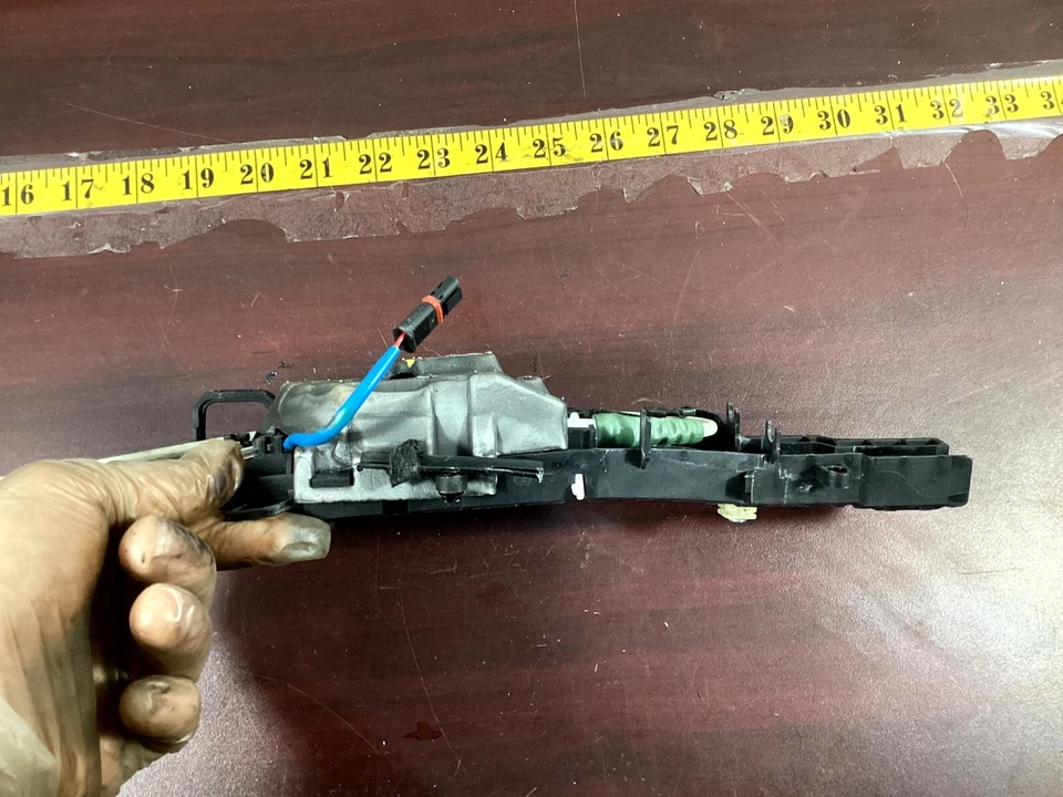 Manija del panel de la puerta exterior trasera izquierda BMW 320I 328I 335I 2013-2016 7332267 OEM. Foto 2 de 4