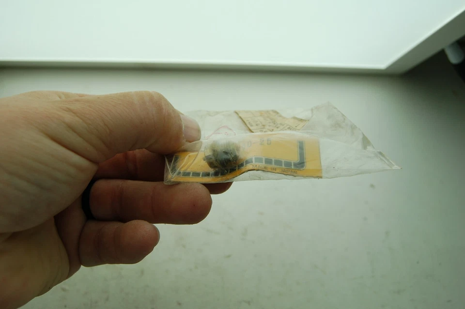 Válvula de aguja de flotador Yamaha 168-14190-25 RD250 RD350 DT125 DT250 DT360 XT500 NUEVO DE STOCK Foto 3 de 3