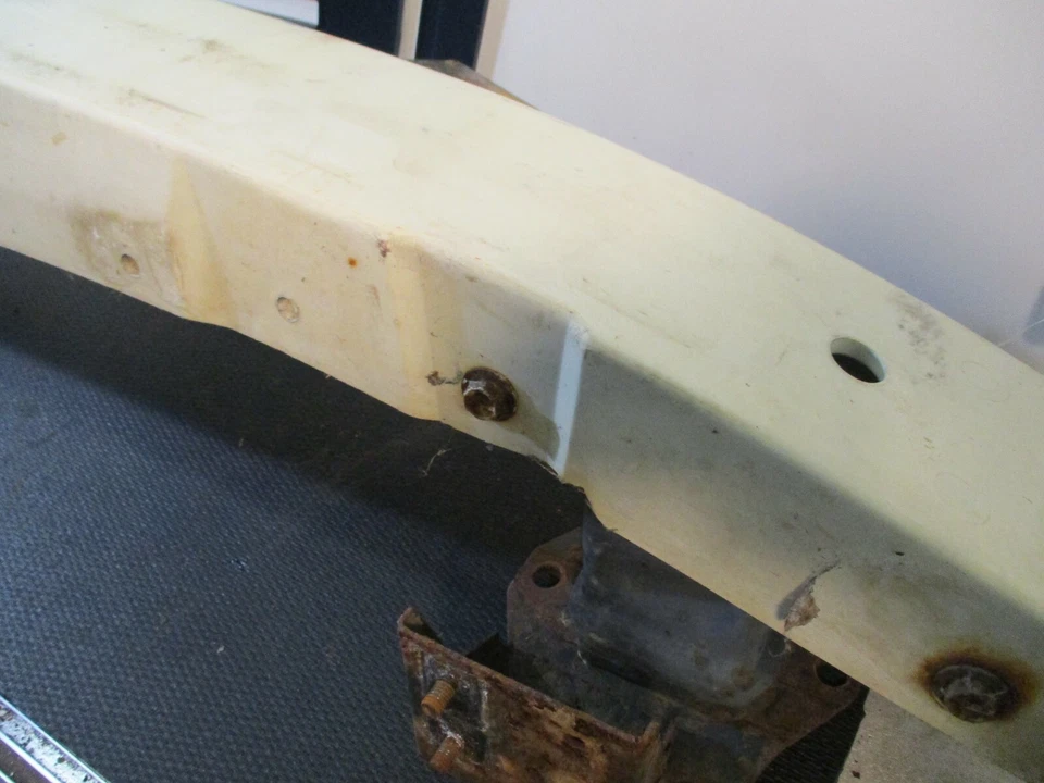 1991 Mercury Capri para-choque dianteiro suporte de reforço feixe (FALHAS) - Imagem 2 de 4