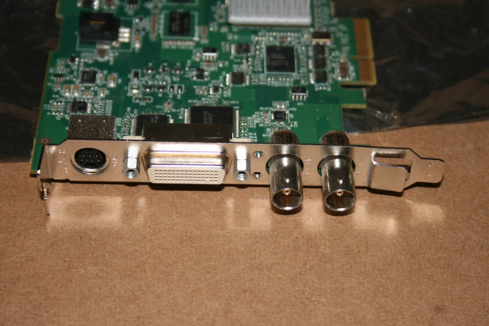 Matrox Y7316-03 M066330 REV.A Graphics Card SDI and S-video capture card - Image 4 of 4