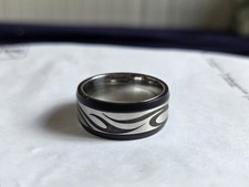 Silber-Schwarzer Bandring-Ernstes Design Ring...