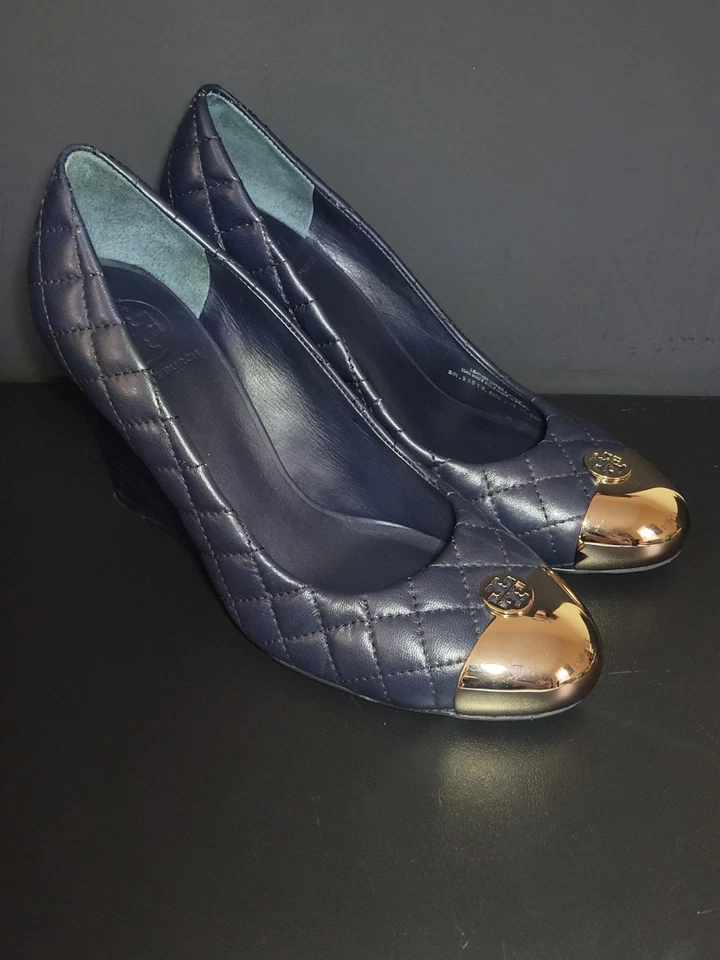 Tory Burch Kaitlin Cuña Acolchada Oro Puntera Bomba Cuero Azul 9 M  Foto 2 de 4