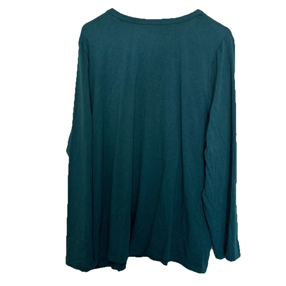 Camiseta para mujer d&co Denim & Company 2X manga larga cuello en V verde oscuro Foto 2 de 4