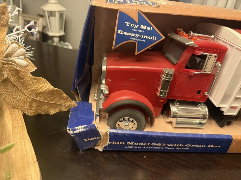 NEW Ertl Big Farm Peterbilt 367 Truck With Grain Box Lights & Sounds 21" 1/16th - Image 2 of 4