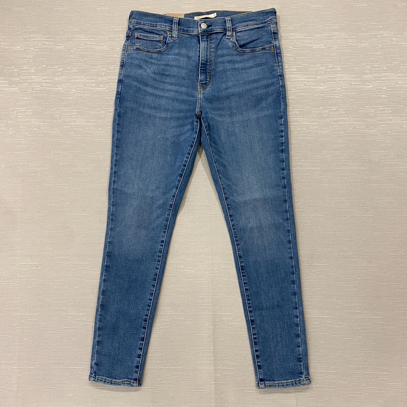 Jeans Levi's 720 súper ajustados para mujer 32 x 28 tiro alto lavado medio elástico denim-image