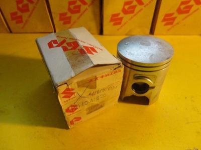 NOS NEW FACTORY OEM SUZUKI 1977 1978 RM100 .25 PISTON 12110-41620