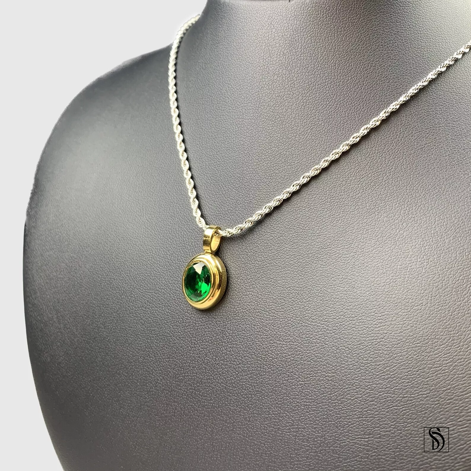 OSRS Inspired   Collier pendentif amulette de défense en acier inoxydable