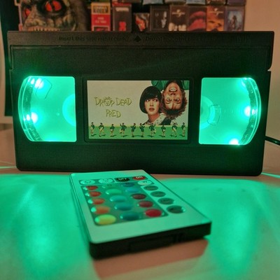 Drop Dead Fred LED VHS Videokassette Lampe Geburtstag Weihnachtsgeschenk Retro Licht