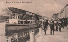 BELGIQUE - Dinant - l'arrivée du bateau touriste - animé - grands magasins
