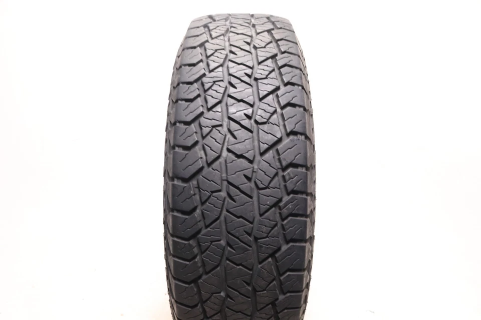 Hankook DynaPro AT2 235/75R17 usado - 109T - 9,5/32 sin reparaciones Foto 2 de 4