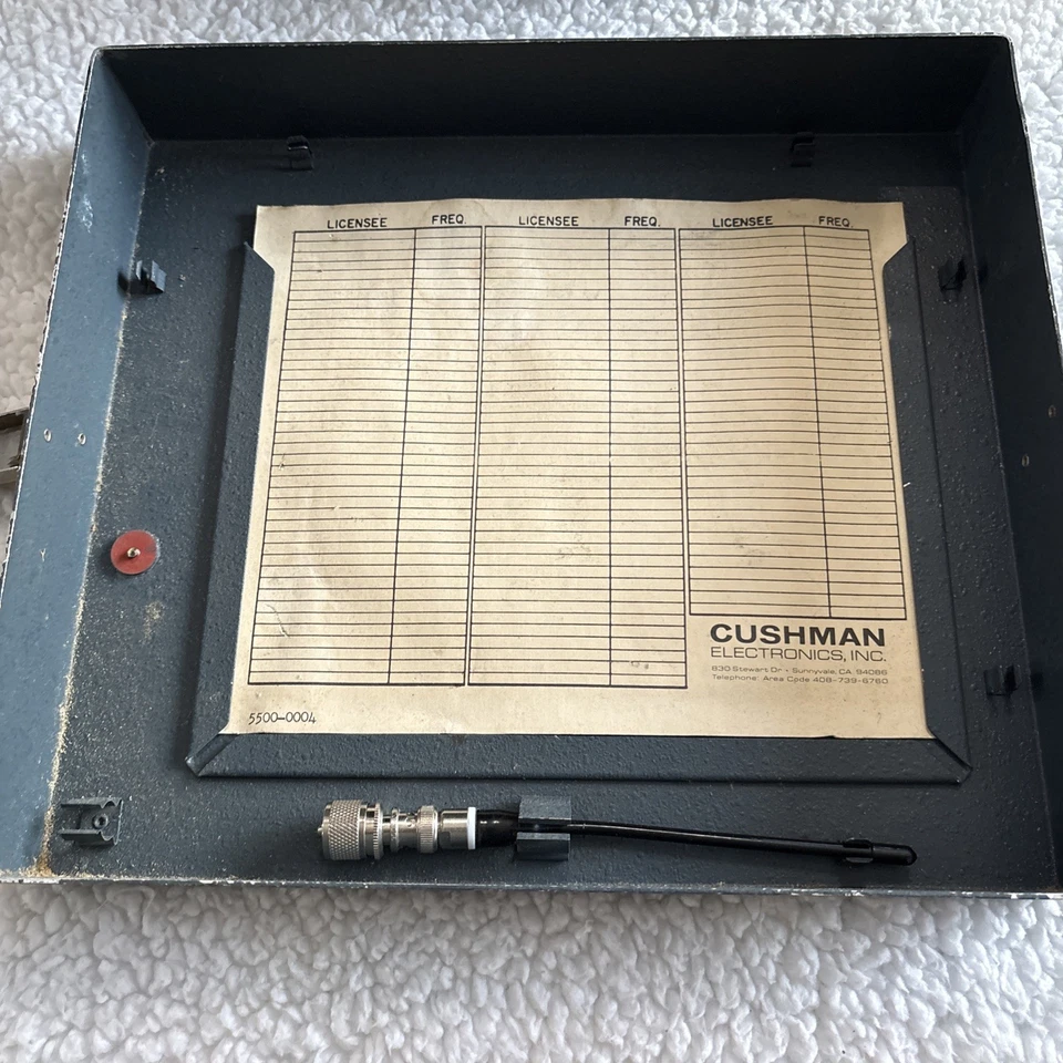 Monitor de servicio Cushman CE3 con mezclador de banda ancha modelo 303 y desviación Fm 302 Foto 2 de 4