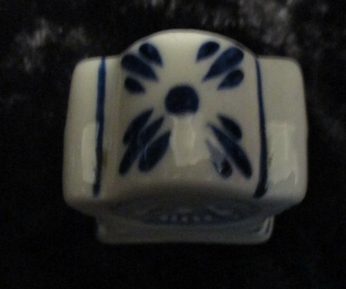 Vintage Delft Blue Holland Ceramic Miniature Clock Figurine - Picture 3 of 3
