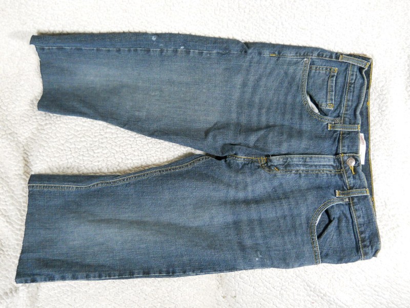 LEVI STRAUSS 33x30 DENIM BLUE JEANS CUT OFF SHORTS PRE OWNED COND. ZIPPER FLY