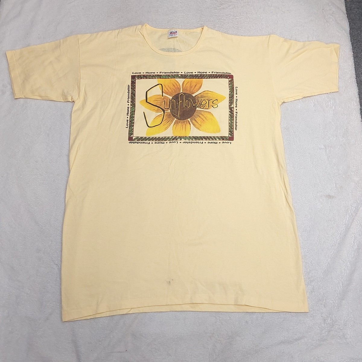 Vintage 90s Yellow Sunflower Single Stitch Graphic T-Shirt Vintage 90s Yellow Sunflower Single Stitch Graphic T-Shirt
