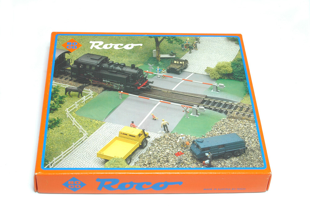 Roco H0 04785A/40079 Mechanical Railroad Crossing New | eBay