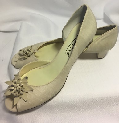 Shoes COLDWATER CREEK 2'' High BONE IVORY FLOWER Kitten Heel Peep Toe 8 M