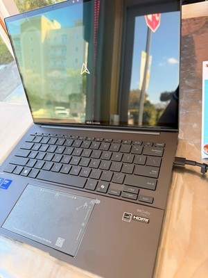 ASUS ZenBook UX3405C 14  OLED Intel Core Ultra 9 285H 32GB 1TB SSD