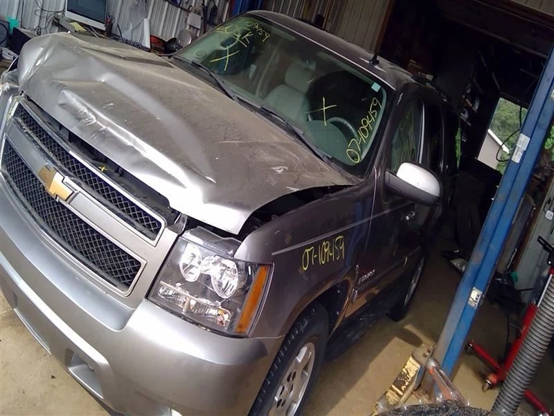 **SOLO RECOGIDA LOCAL** estribo Tahoe 2007 10260212 Foto 2 de 4