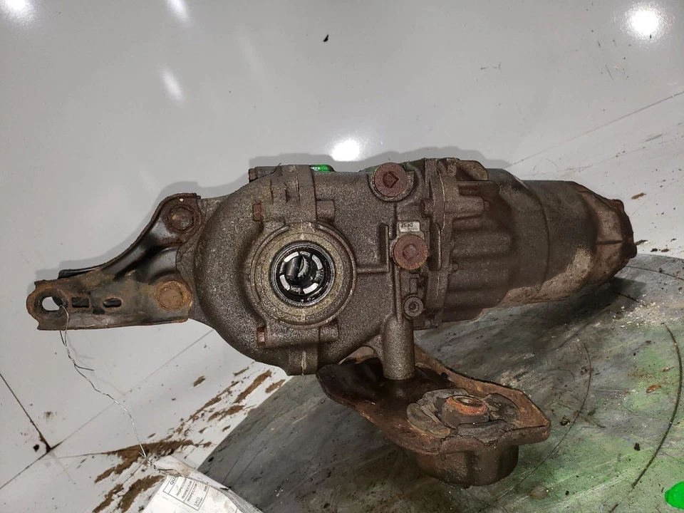 Carrier Rear Axle Fits 03-04 CR-V 1381989 - Image 2 of 4