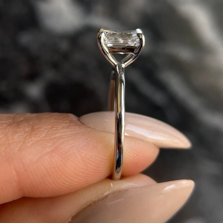 Anillo de compromiso de diamantes cultivados en laboratorio corte esmeralda E VVS1 1,00 quilates platino sólido 950 Foto 3 de 4