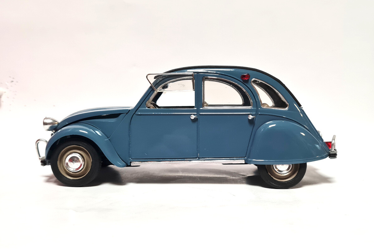 gebraucht! Solido Citroen 2CV 1966 blau Maßstab 1:17