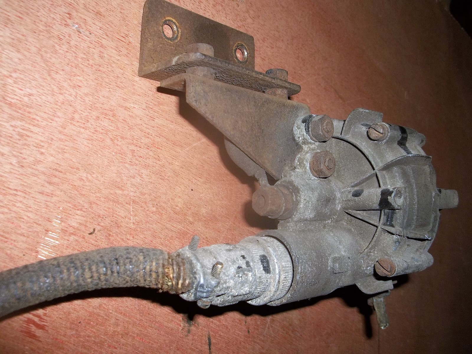 VINTAGE ELECTRIC SPEEDOMETER SIGNAL CONVERTER SENDING UNIT DELCO 1947