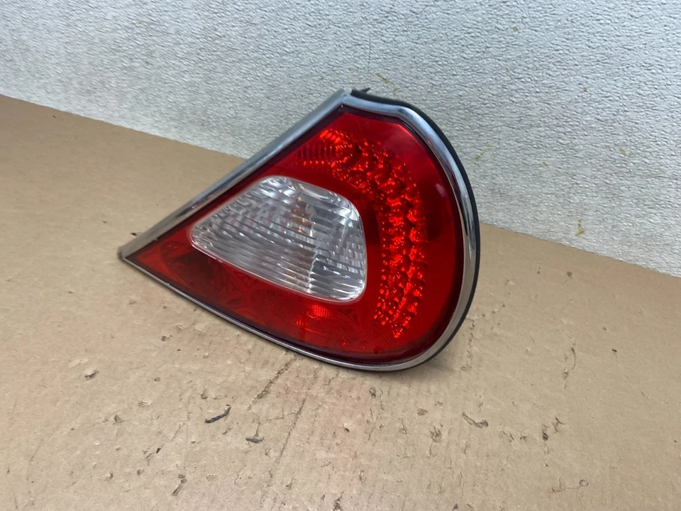 2008 to 2009 Jaguar XJ8 Right Passenger RH Side Tail Light OEM R5658 DG - Image 2 of 4