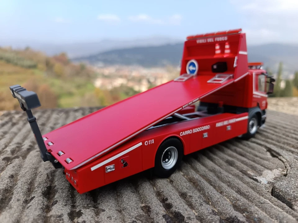 VIGILI DEL FUOCO Camion Scania P320 Carro Soccorso Die Cast Model 1/43 - Immagine 3 di 4