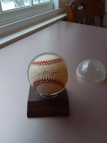 PETE ROSE SIGNED BASEBALL