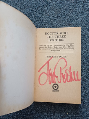 DOCTOR WHO THE THREE DOCTORS Target Book signed by Jon Pertwee