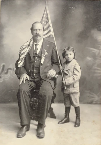 ~ Antique CIVIL WAR Soldier Veteran GAR American Flag ASHLAND PA ~