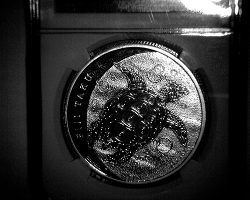 2013 FIJI S$2 HAWKSBILL TURTLE- TAKU MS 70 - Picture 6 of 12