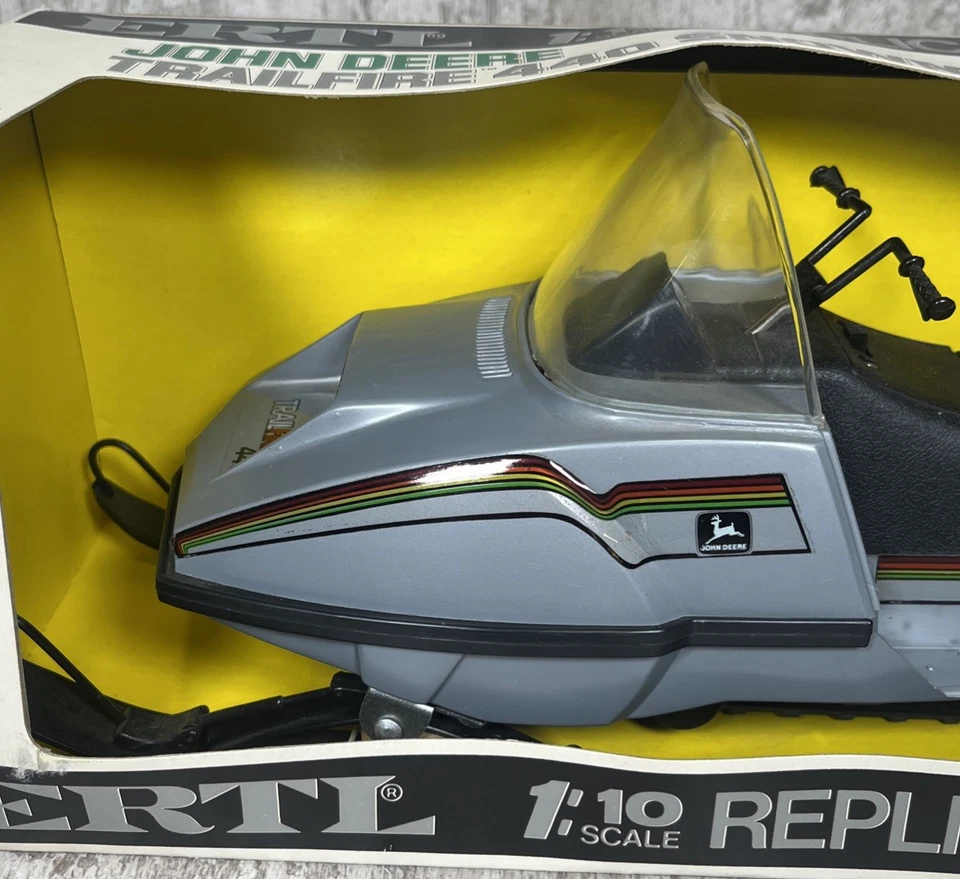 1/10 Ertl John Deere TrailFire 440 Snowmobile DieCast W/ Box - Image 2 of 4