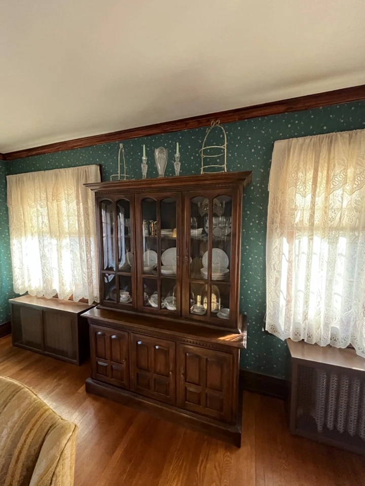 Juego de mesa de comedor de campo francés Ethan Allen con 6 sillas, cabaña y servidor Foto 4 de 4