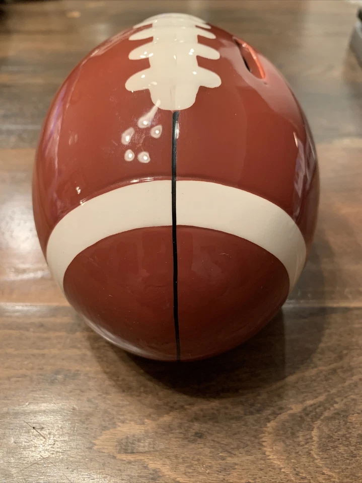 Футбольная копилка керамическая 7 дюймов x 4,5 дюйма отлично подходит для декора детской комнаты. - Изображение 3 из 4