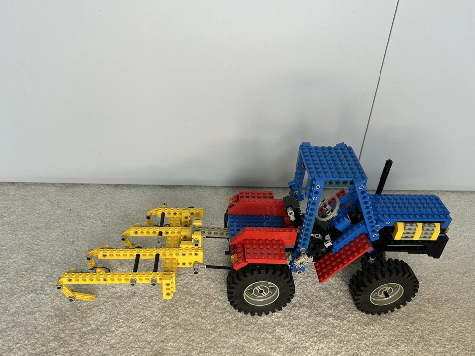 LEGO Technic 8859 Tractor, photo 3 of 5