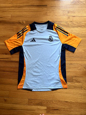 realmadrid training shirt 23_24lightly used size men s but fits youth xl and xs