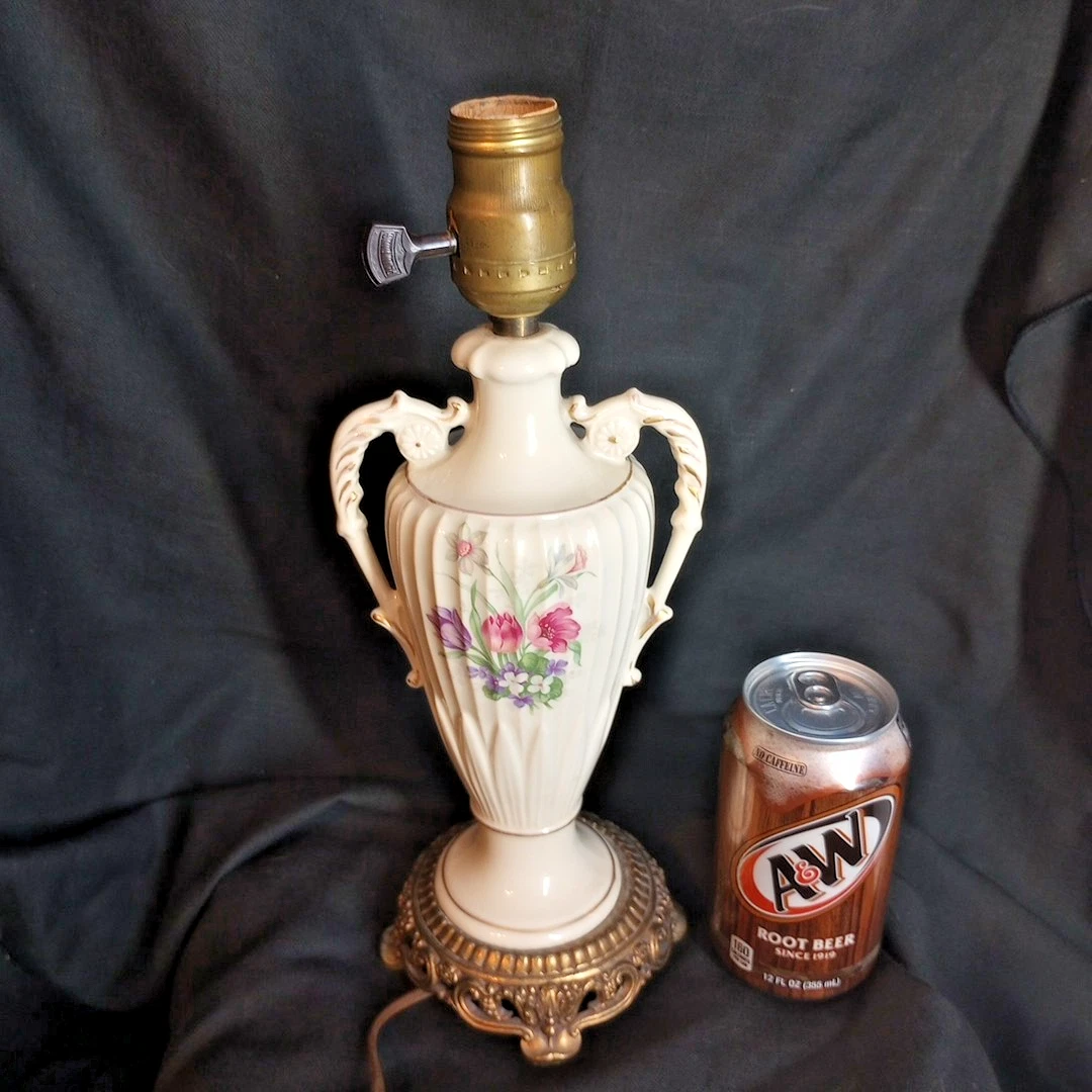 Vtg 1930s Artistic Lamp Co NY French Provincial Porcelain Urn Vase