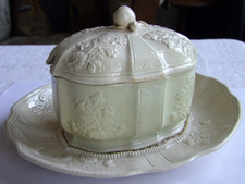 Schweizer Museal Fayance,Hellgrauer Scherben,Deckelsauciere 3tlg.,um 1800,cremew